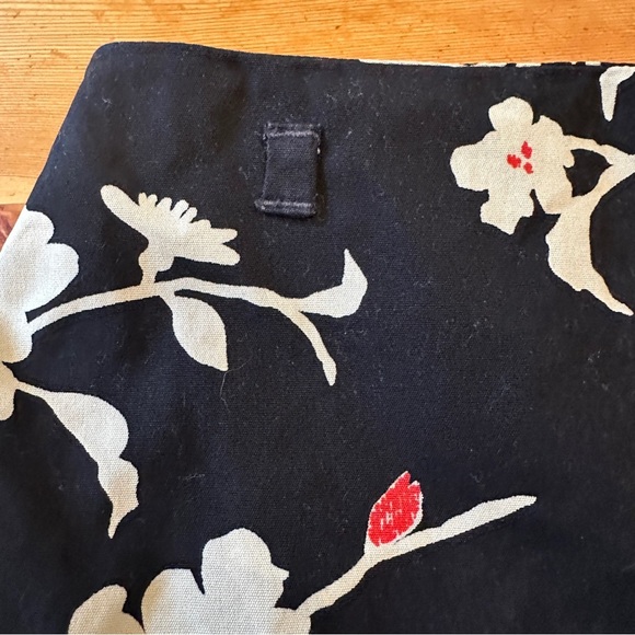 Ann Taylor LOFT MINI FLOWER SKIRT women size 2 Cotton black white - Picture 4 of 7